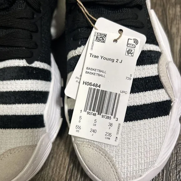 NWT Adidas Trae Young 2 Big Kids Size 5.5 Basketball Shoes Black / White H06484