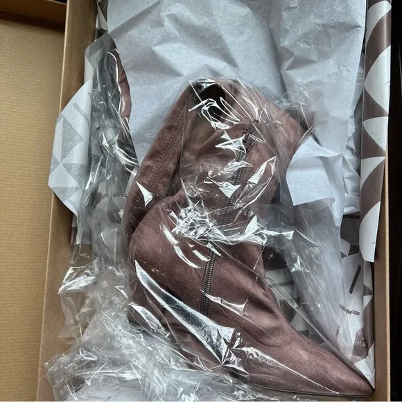 NWT Anthropologie Blush Microsuede Over the Knee Boots Made Spain Size 7