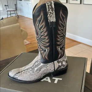 NWT Ariat Snakeskin Cowboy Boots with Embroidered DesignSize 10