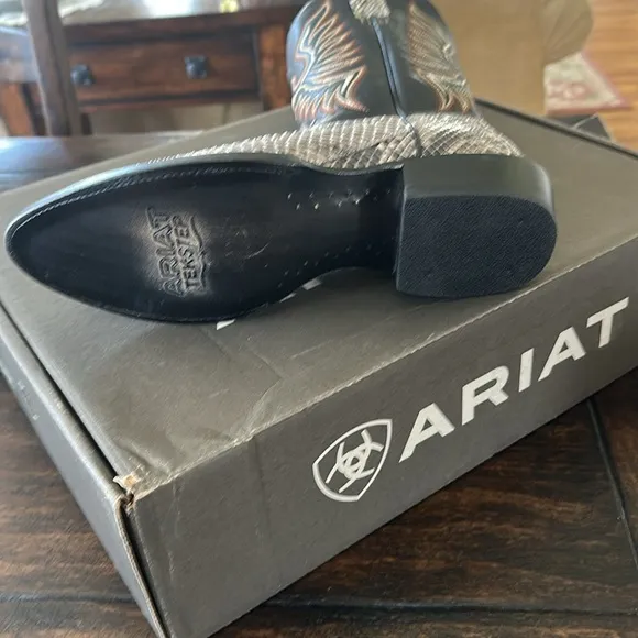 NWT Ariat Snakeskin Cowboy Boots with Embroidered DesignSize 10