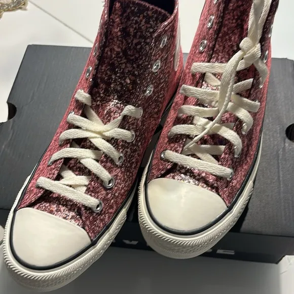 NWT 💗💗🌸Converse Women's Pink High-Top Sneakers