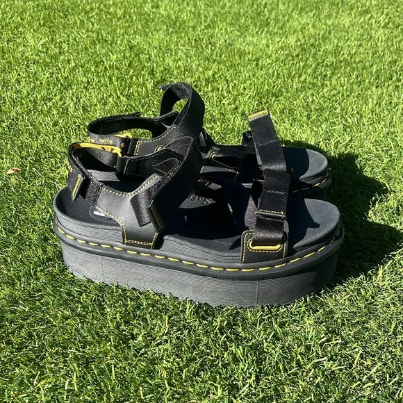 NWT DR MARTENS Kimber Platform Sandals!