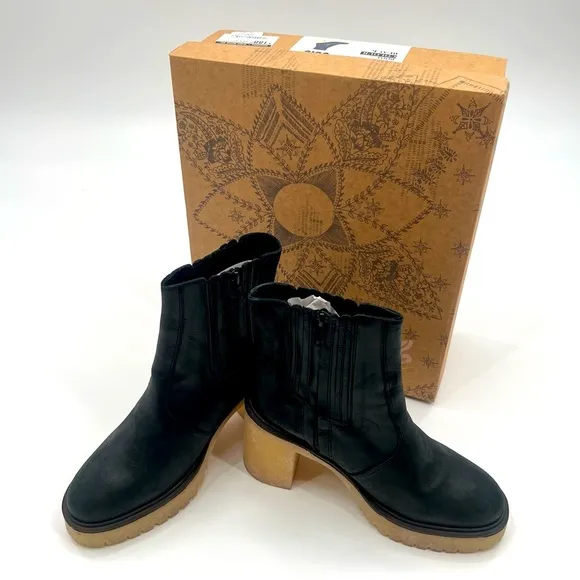 NWT Free People James Chelsea Black Boots Chunky Feels Ankle Booties 38.5 8