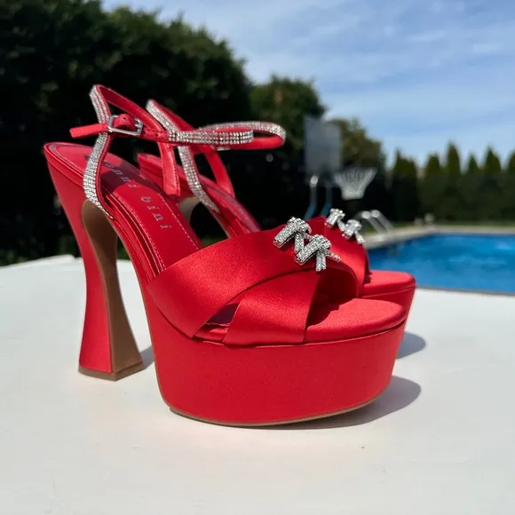 NWT Gianni Bini 9.5 Dempsey Red Satin Bow Platform Sandals