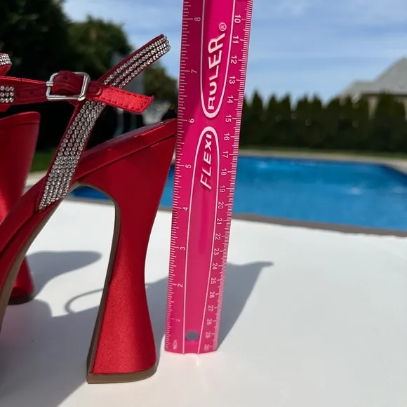 NWT Gianni Bini 9.5 Dempsey Red Satin Bow Platform Sandals