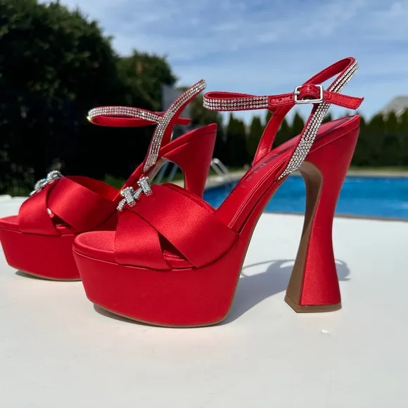 NWT Gianni Bini 9.5 Dempsey Red Satin Bow Platform Sandals