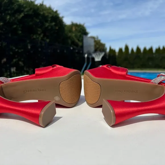 NWT Gianni Bini 9.5 Dempsey Red Satin Bow Platform Sandals