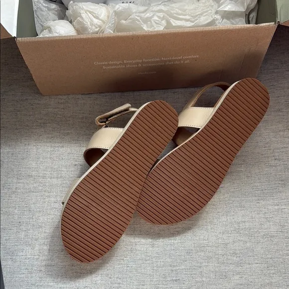 NWT Nisolo Women's Cream Sandals luxury brand