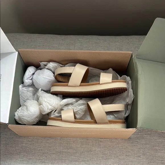 NWT Nisolo Women's Cream Sandals luxury brand