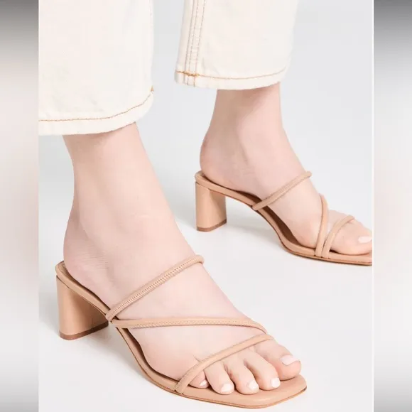 ✨NWT Schutz Nude Beige Chunky Heel Strappy Chessie Sandals Size 7.5