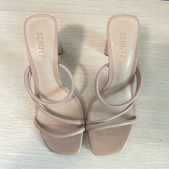 ✨NWT Schutz Nude Beige Chunky Heel Strappy Chessie Sandals Size 7.5