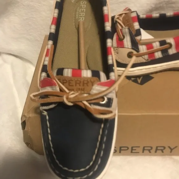 NWT Sperry top sided shoes size 5.5
