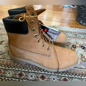 NWT: Timberland thinsulate boots
