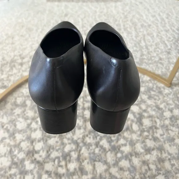NWT Trotters Kari Block Heel, Black, 9M and 10M