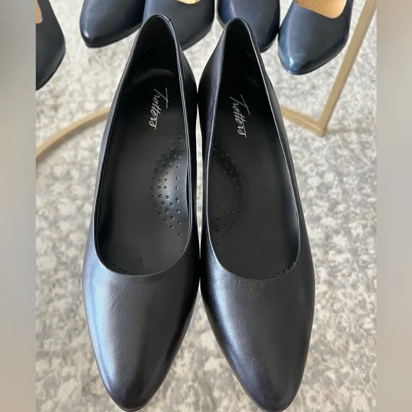 NWT Trotters Kari Block Heel, Black, 9M and 10M