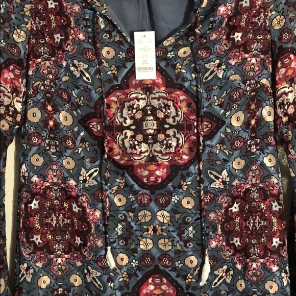 NWT WHBM Medallion Shift Dress W/ Bell Sleeves