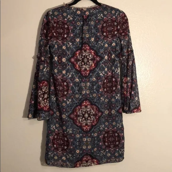 NWT WHBM Medallion Shift Dress W/ Bell Sleeves