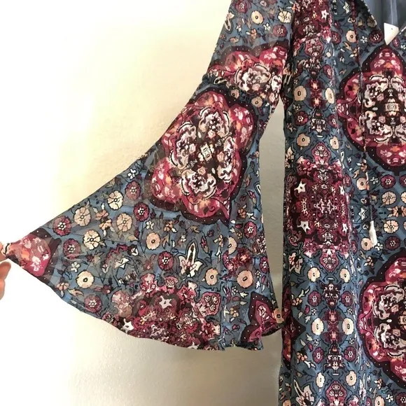 NWT WHBM Medallion Shift Dress W/ Bell Sleeves