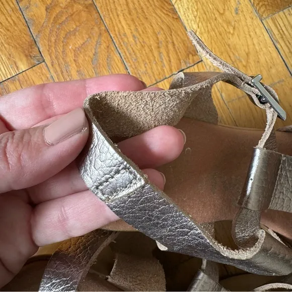 Oh! My Sandals Women's Metallic Platform Sandals