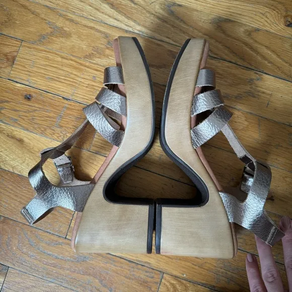 Oh! My Sandals Women's Metallic Platform Sandals