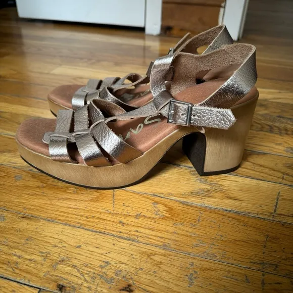 Oh! My Sandals Women's Metallic Platform Sandals