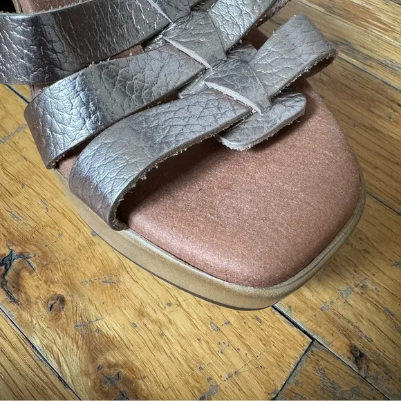 Oh! My Sandals Women's Metallic Platform Sandals