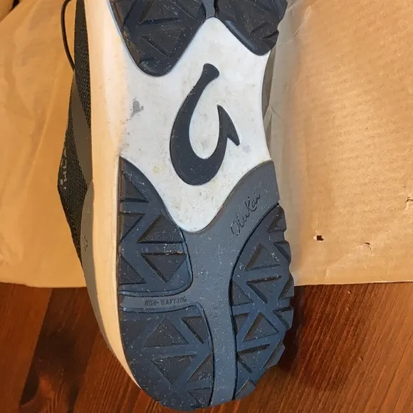 Olukai women’s tennis shoes, mili trainer, size 10