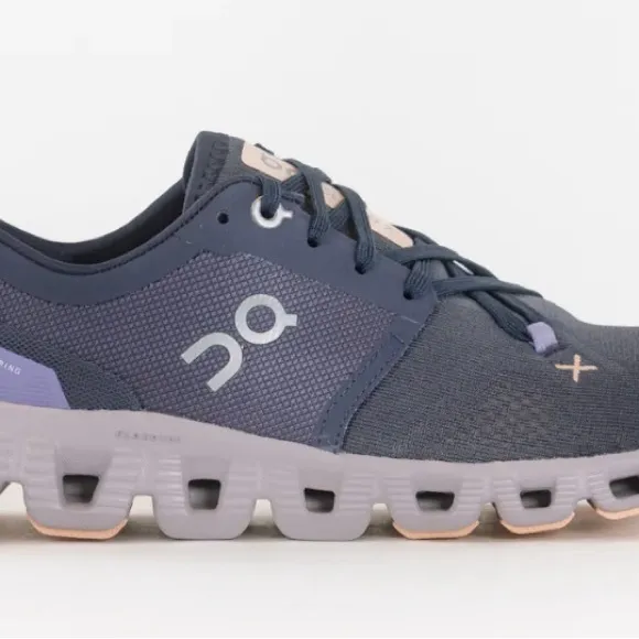 On cloud Womens New size 10 running shoes- Iron color