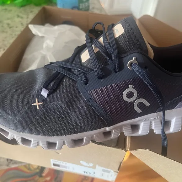 On cloud Womens New size 10 running shoes- Iron color