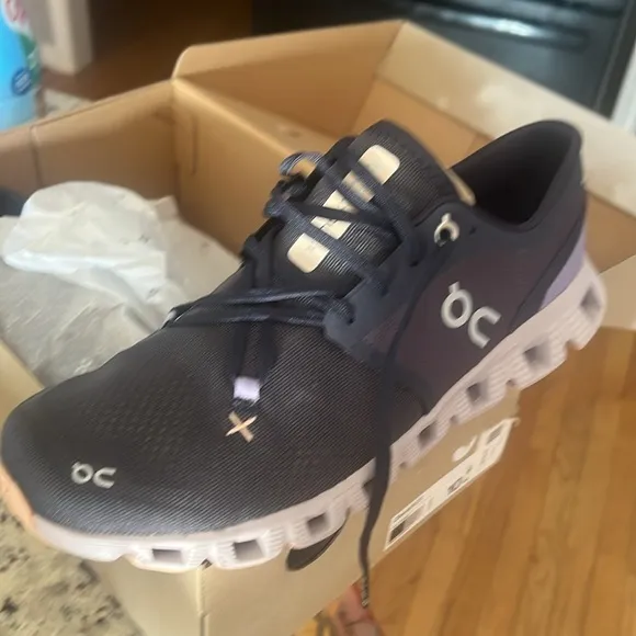 On cloud Womens New size 10 running shoes- Iron color