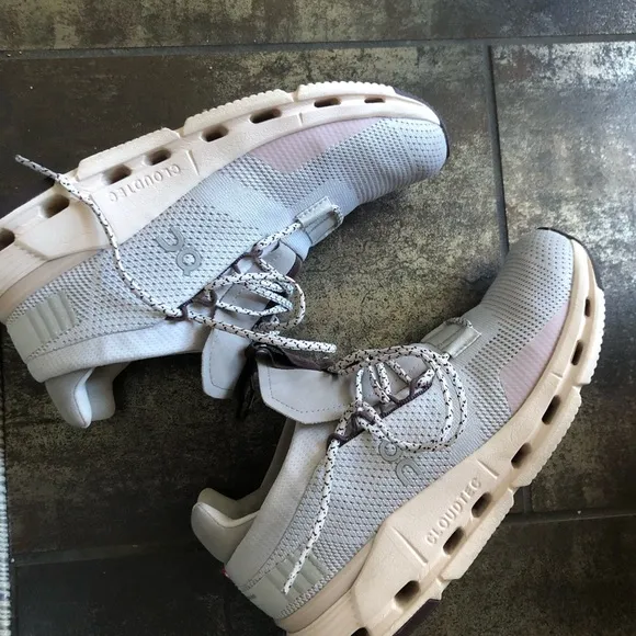 On Running Women's Cloudnova Sneakers - Gray