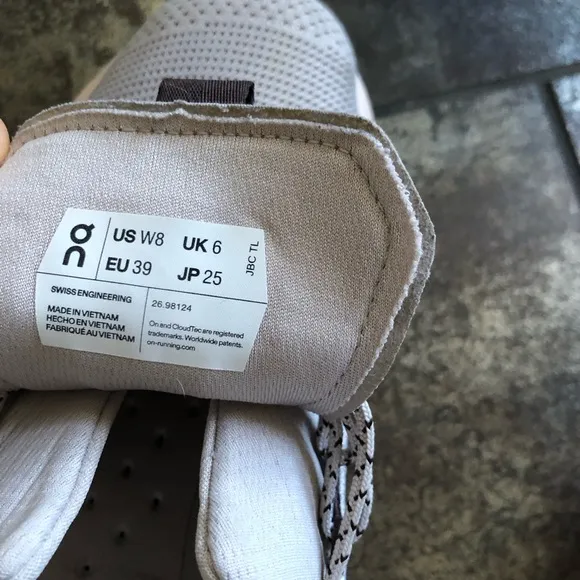 On Running Women's Cloudnova Sneakers - Gray