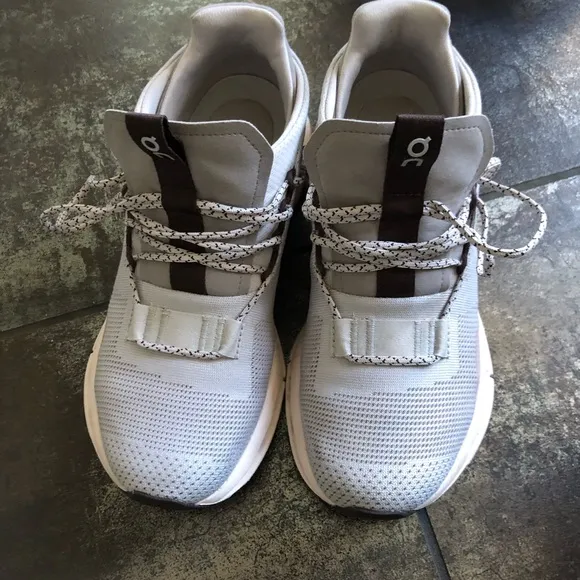 On Running Women's Cloudnova Sneakers - Gray