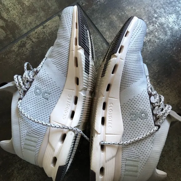 On Running Women's Cloudnova Sneakers - Gray