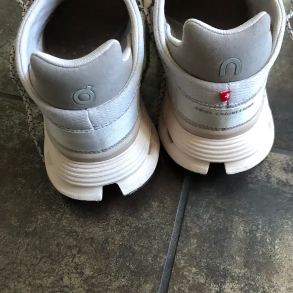 On Running Women's Cloudnova Sneakers - Gray