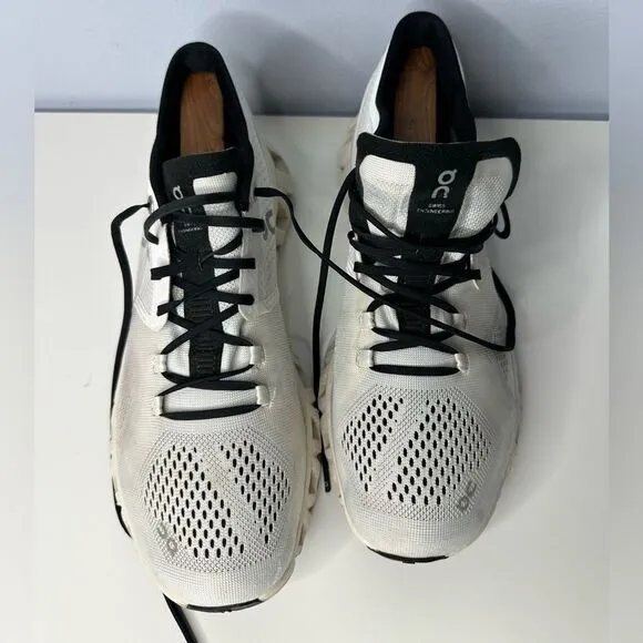 ON Women's Running Black and White Cloud X Shoes size 9.5