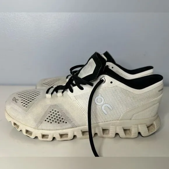 ON Women's Running Black and White Cloud X Shoes size 9.5