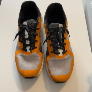 OnCloud Men's Orange and Gray Athletic Shoes