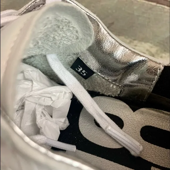 P448 John Sneakers Low Top Lace Up Iridescent White Beige Sz 35 EU/ 5-5.5 US