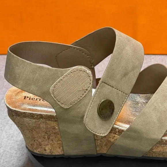 Pierre Dumas Women's Chantal-4 Wedge Sandal Size 8.5 Taupe NEW