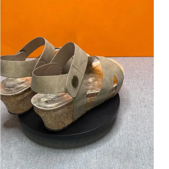 Pierre Dumas Women's Chantal-4 Wedge Sandal Size 8.5 Taupe NEW