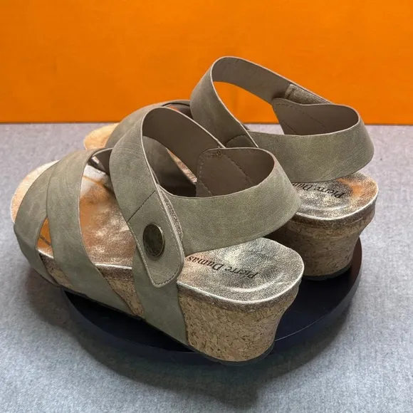 Pierre Dumas Women's Chantal-4 Wedge Sandal Size 8.5 Taupe NEW