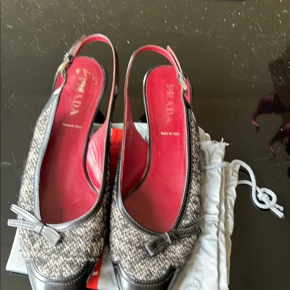Prada Y2K Women Black and Gray Tweed Slingback kitten heel pump 371/2 made Italy