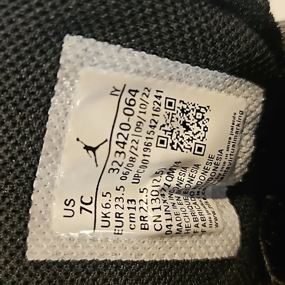 PREOWNED KIDS JORDAN TENNIS SHOES