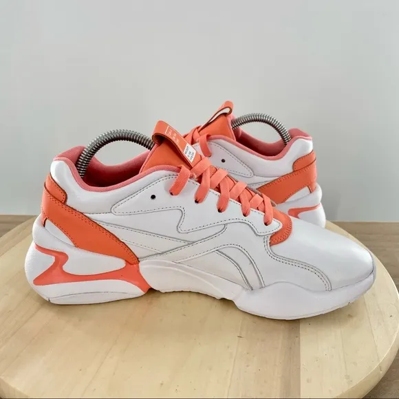 Puma Nova x Pantone 2 Living Coral Leather Lace Up Woman’s shoes size 8.5
