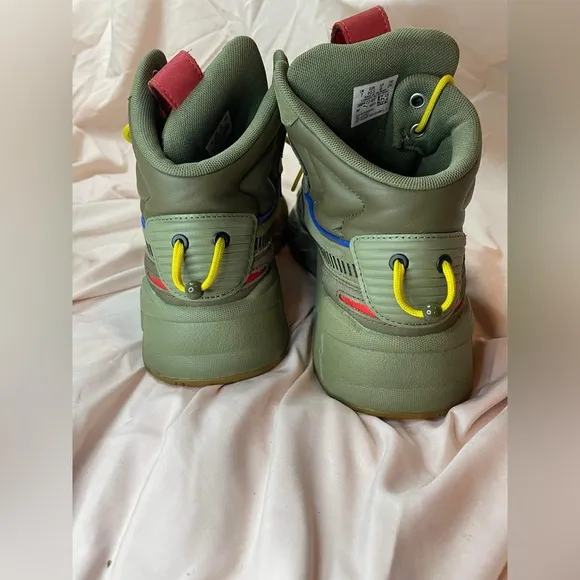 PUMA  RS-X Mid - Basketball Shoes size 8