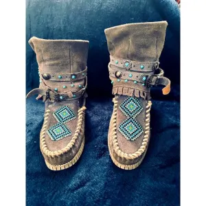 RARE EL VAQUERO SIDNEY HIDDEN WEDGE BEADED MOCCASIN LEATHER BOOTS 38