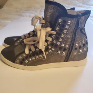 Rare Robin's Jean Zipper Hi Top Sneakers 8