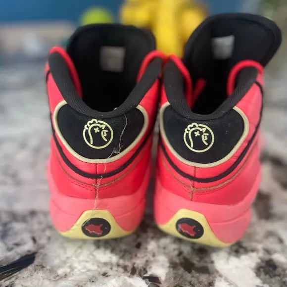 Reebok Question Mid Basketball Shoes Boys size 7.5