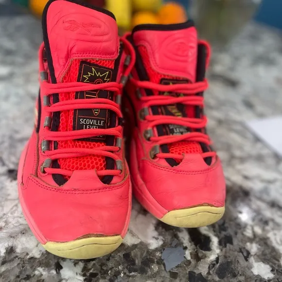 Reebok Question Mid Basketball Shoes Boys size 7.5